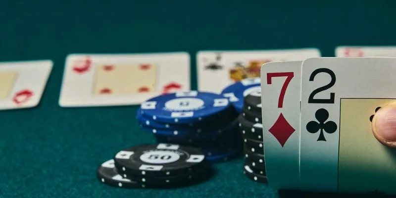 Bluff trong Poker khiến đối phương khó bắt bài bạn